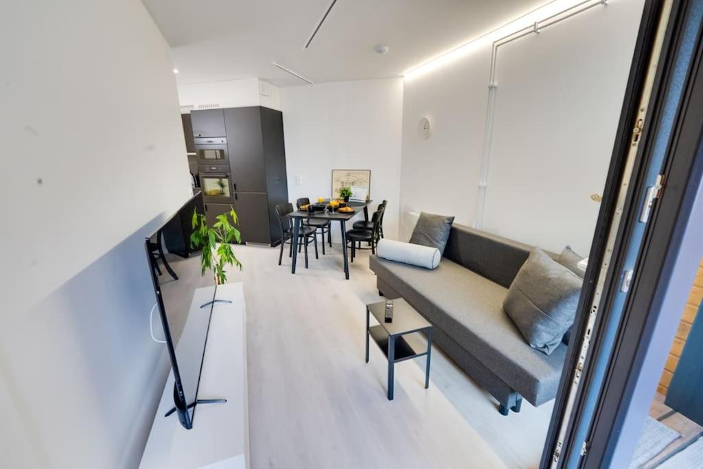 Best Location In Tampere! Modern City Apartment, 2Rooms, Kitchen And Balcony Kültér fotó