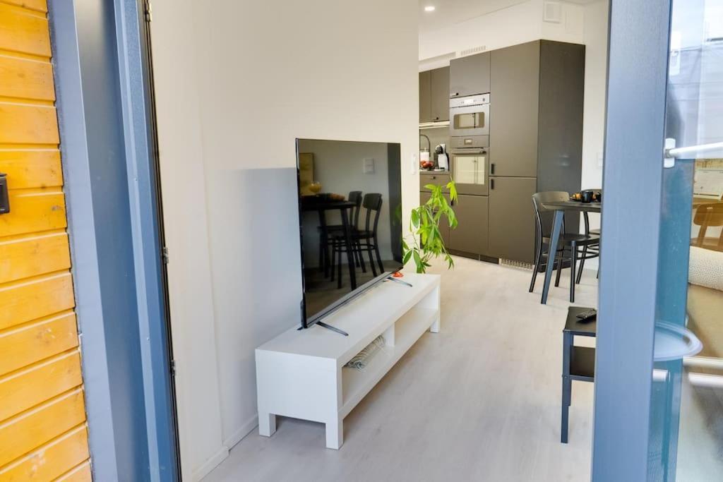 Best Location In Tampere! Modern City Apartment, 2Rooms, Kitchen And Balcony Kültér fotó